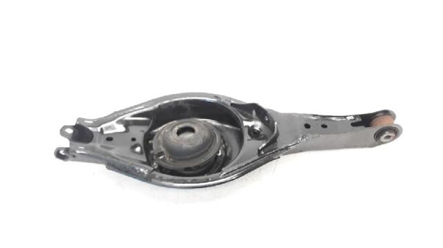 Braço oscilante inferior direito de suspensão traseira B45A28300 MAZDA