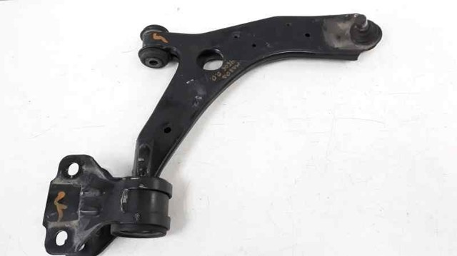 Braço oscilante inferior direito de suspensão dianteira BBM234300A MAZDA