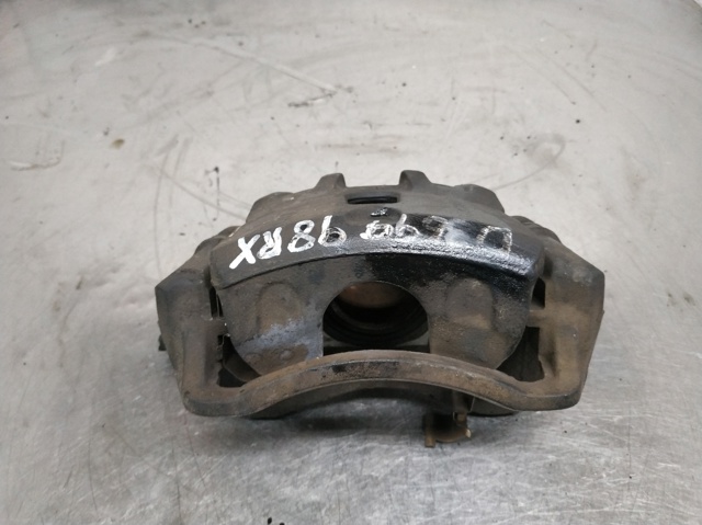 Suporte do freio dianteiro esquerdo BC140088 HYUNDAI