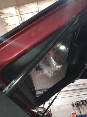 Amortecedor de tampa de porta-malas (de 3ª/5ª porta traseira) BHE790052 LAND ROVER