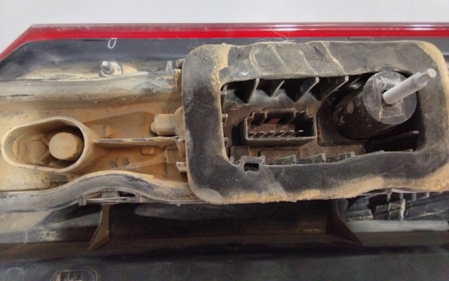 Lanterna traseira direita BK2113404AG FORD