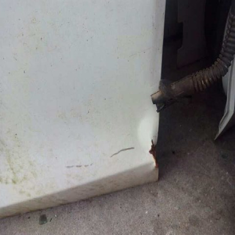 Porta dianteira esquerda BNYV5902XD MAZDA