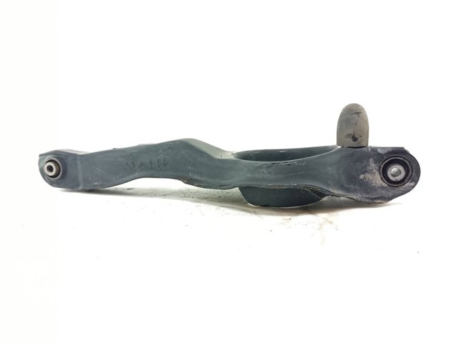 Braço oscilante inferior esquerdo de suspensão traseira/direita BP4K28300D MAZDA