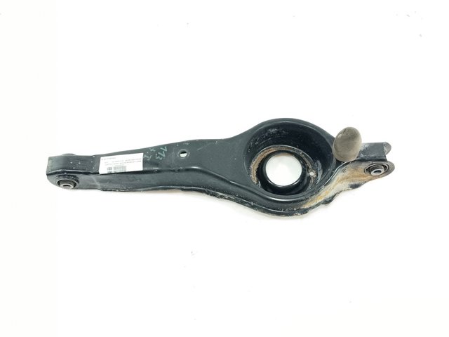 Braço oscilante inferior esquerdo de suspensão traseira/direita BP4K28300D MAZDA