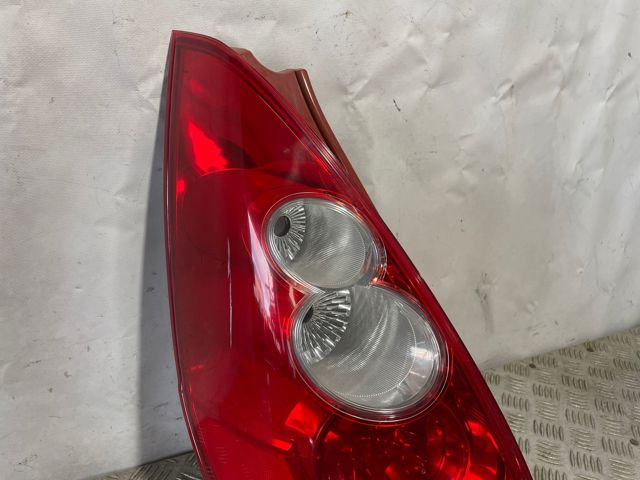 Lanterna traseira esquerda C23551160 MAZDA