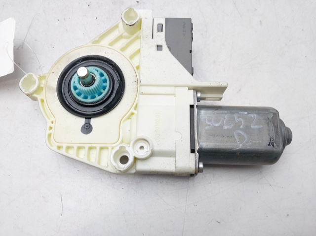 CUR000141 Land Rover