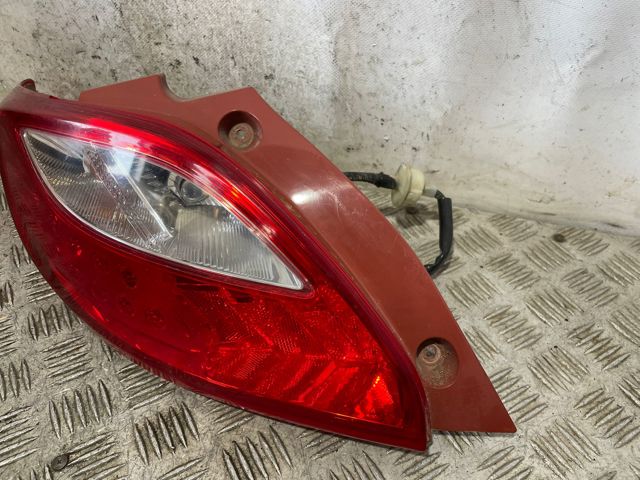 Lanterna traseira esquerda D65151160 MAZDA