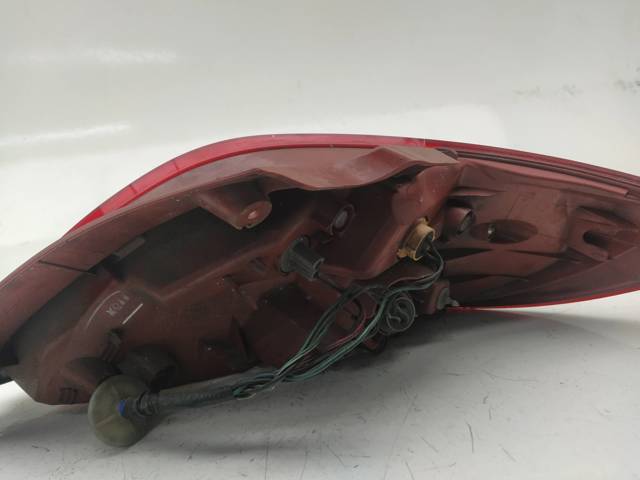 Lanterna traseira esquerda D65151160 MAZDA