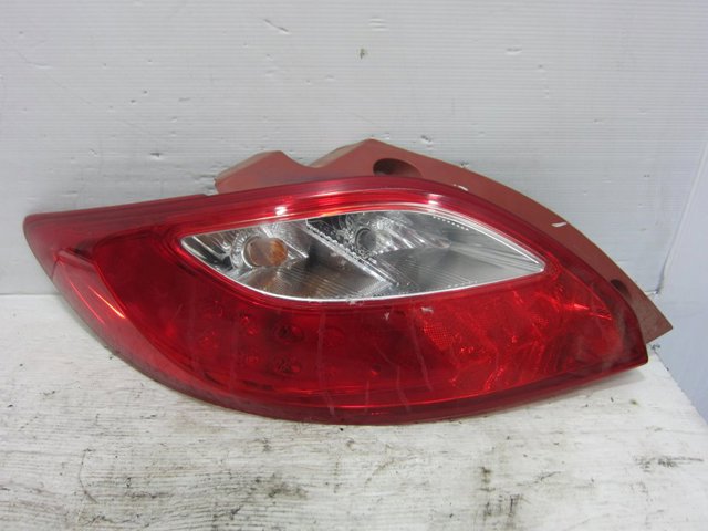 Lanterna traseira esquerda D65151160 MAZDA