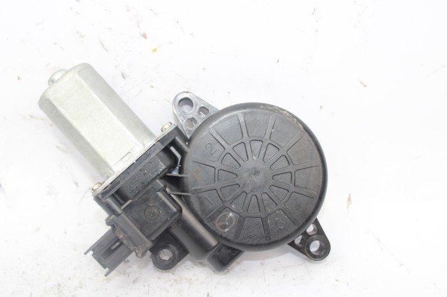 Motor de acionamento de vidro da porta dianteira direita D6515858XB MAZDA