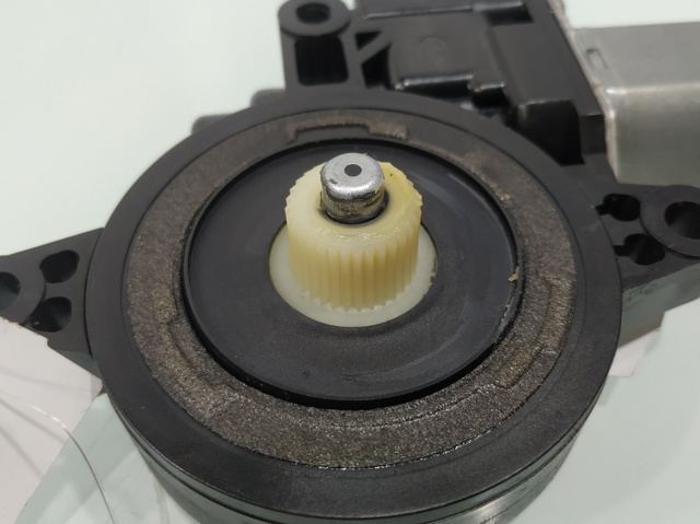 Motor de acionamento de vidro da porta dianteira esquerda D6515958X MAZDA