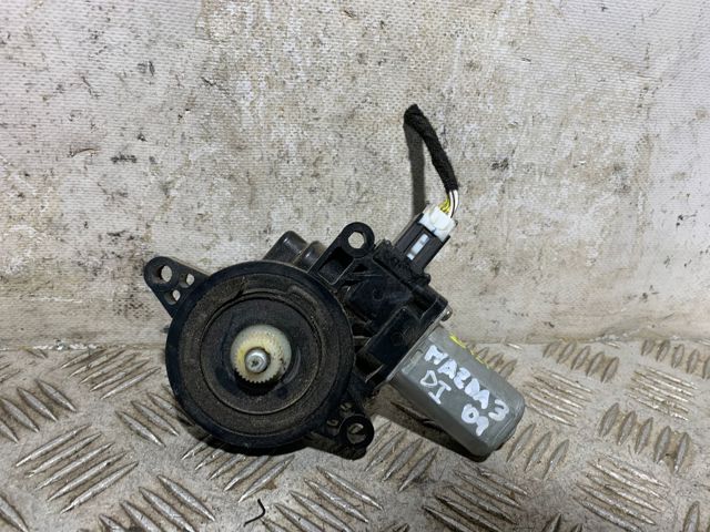 Motor de acionamento de vidro da porta dianteira esquerda D6515958X MAZDA