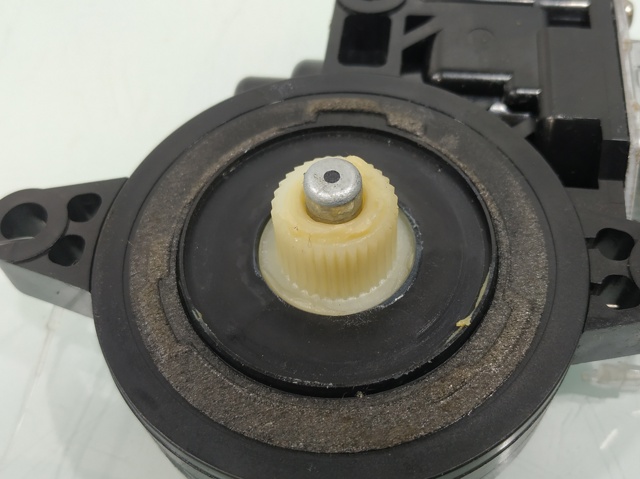 Motor de acionamento de vidro da porta dianteira esquerda D6515958X MAZDA