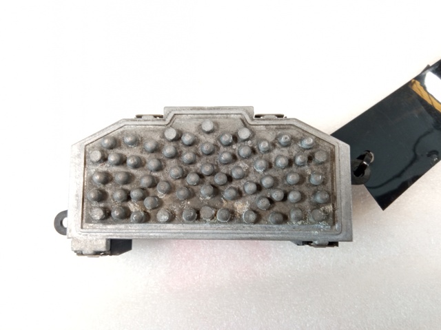Resistor (resistência) de ventilador de forno (de aquecedor de salão) F011500002 VAG