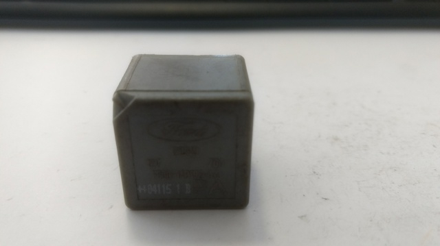 Relê das velas de incandescência F80B14B192AA FORD