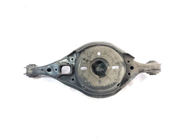 Braço oscilante inferior direito de suspensão traseira G26A28300 MAZDA
