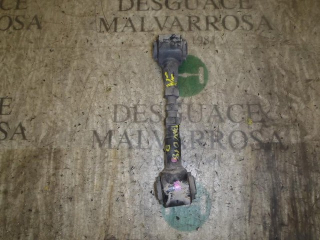Barra transversal de suspensão traseira G26A28500A MAZDA