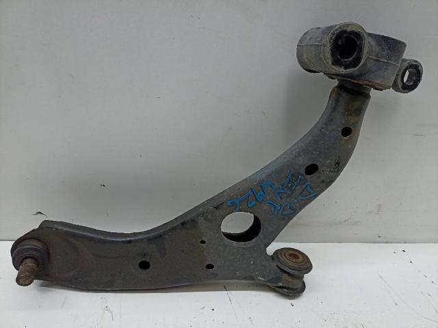Braço oscilante inferior direito de suspensão dianteira G46C34300 MAZDA