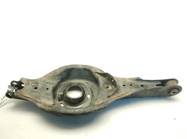 Braço oscilante transversal direito de suspensão traseira GHP928300 MAZDA