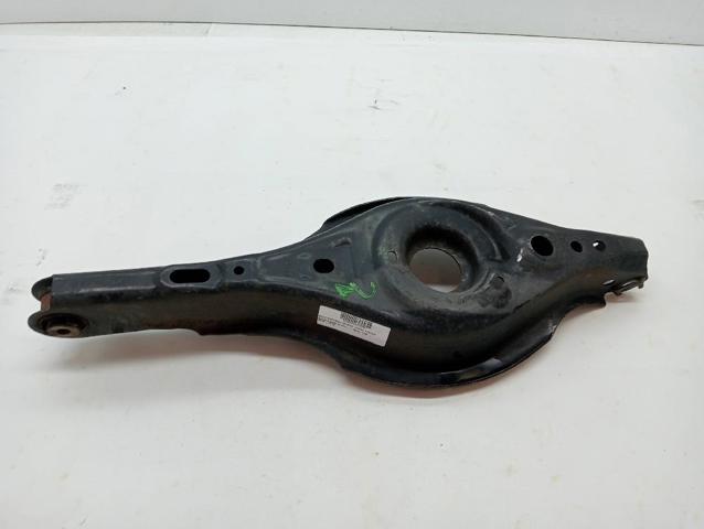 Braço oscilante transversal direito de suspensão traseira GHP928300 MAZDA