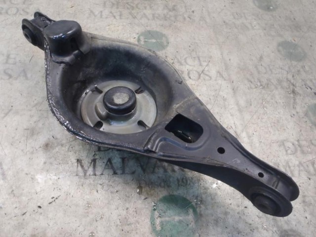 Braço oscilante inferior esquerdo de suspensão traseira GJ6A28350B MAZDA