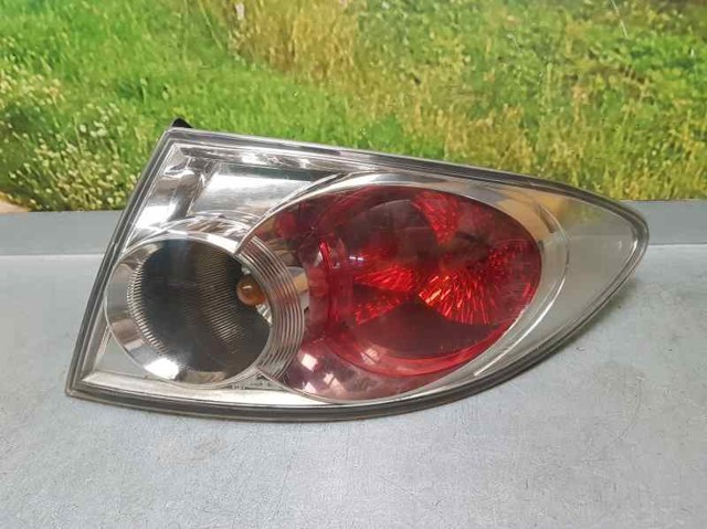 Lanterna traseira direita externa GJ6A51150E MAZDA