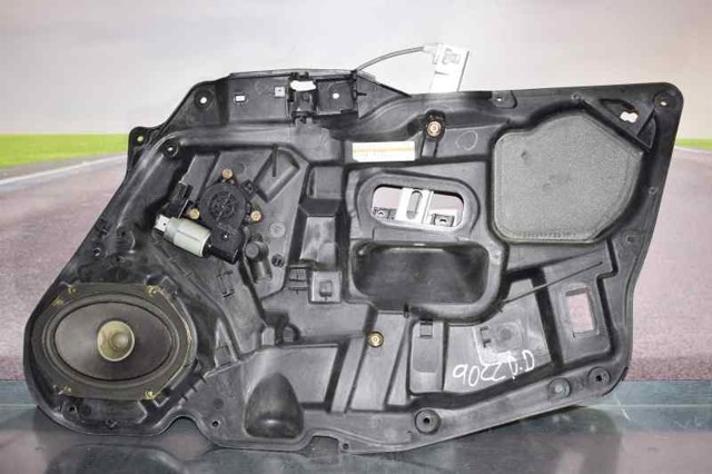 Motor de acionamento de vidro da porta dianteira direita GJ6A5858X MAZDA