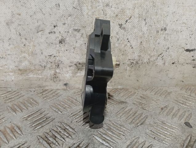 Motor de acionamento de vidro da porta dianteira direita GJ6A5858X MAZDA