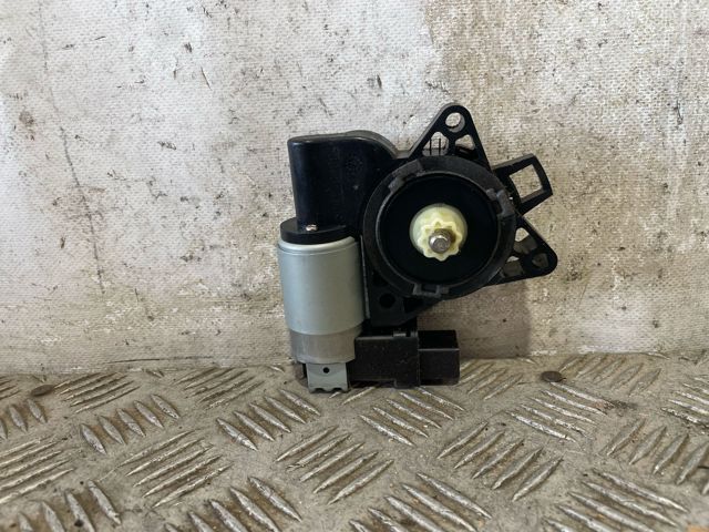 Motor de acionamento de vidro da porta dianteira direita GJ6A5858X MAZDA