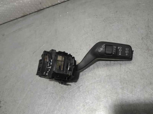 Comutador direito instalado na coluna da direção GN1517A553AB FORD