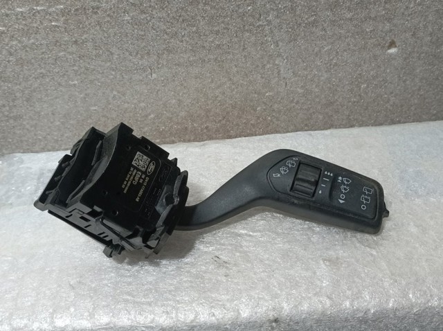 Comutador direito instalado na coluna da direção GN1517A553AB FORD