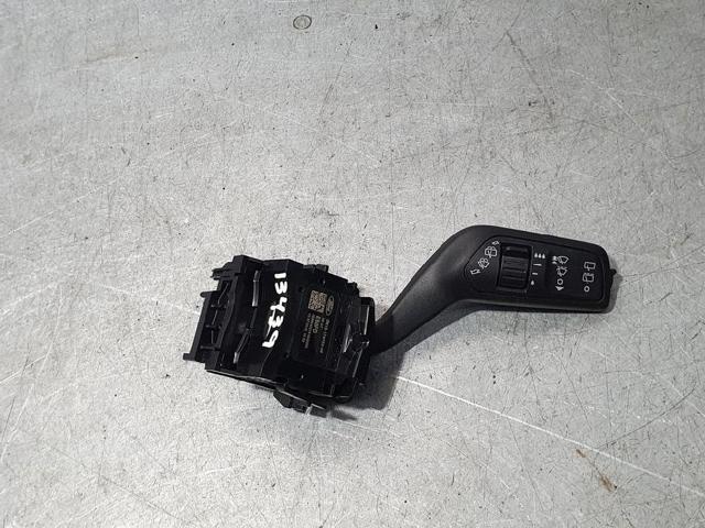 Comutador direito instalado na coluna da direção GN1517A553AB FORD