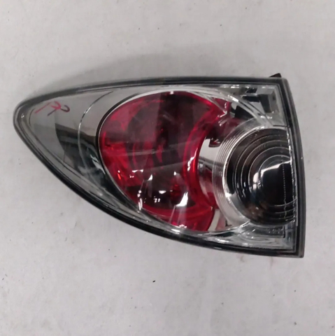 Lanterna traseira esquerda externa GR4B51160A MAZDA
