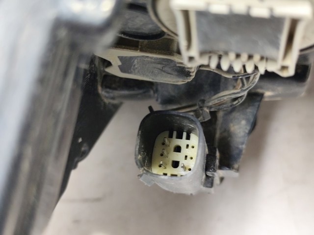 Lanterna traseira direita externa GV4113404AD FORD