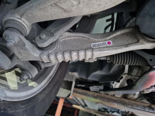 Braço oscilante inferior direito de suspensão dianteira HK833C254AD JAGUAR