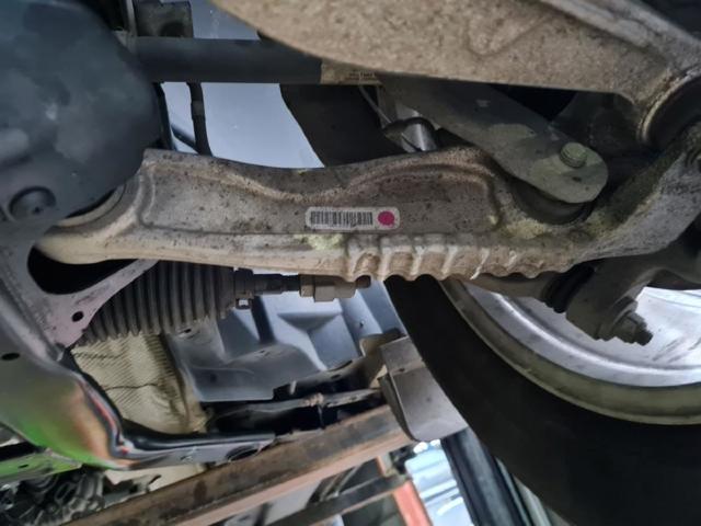 Braço oscilante inferior esquerdo de suspensão dianteira HK833C255AD JAGUAR
