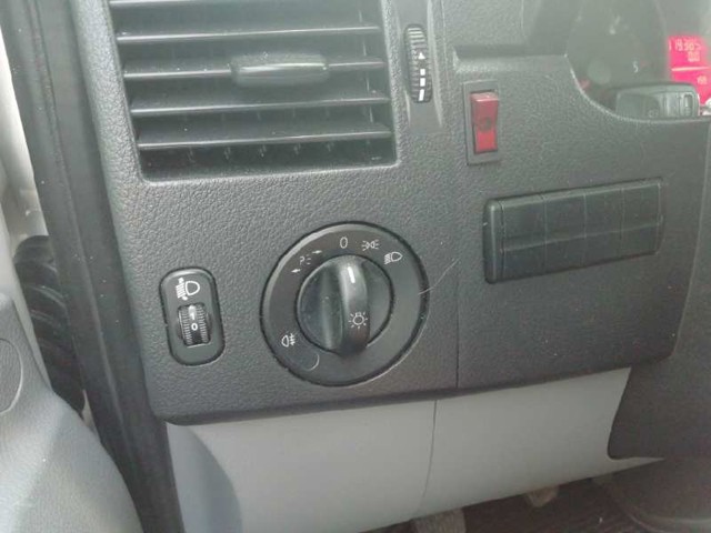 Comutador das luzes no "painel de instrumentos" HVW9065450504 VAG