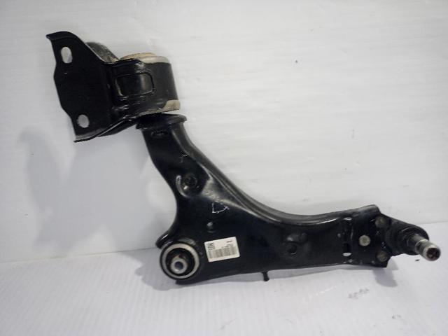Braço oscilante inferior esquerdo de suspensão dianteira J9C19215 JAGUAR