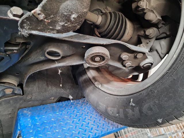 Braço oscilante inferior esquerdo de suspensão dianteira JX613A424AEB FORD