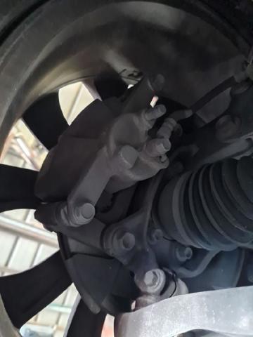 Suporte do freio dianteiro direito K0113361X MAZDA