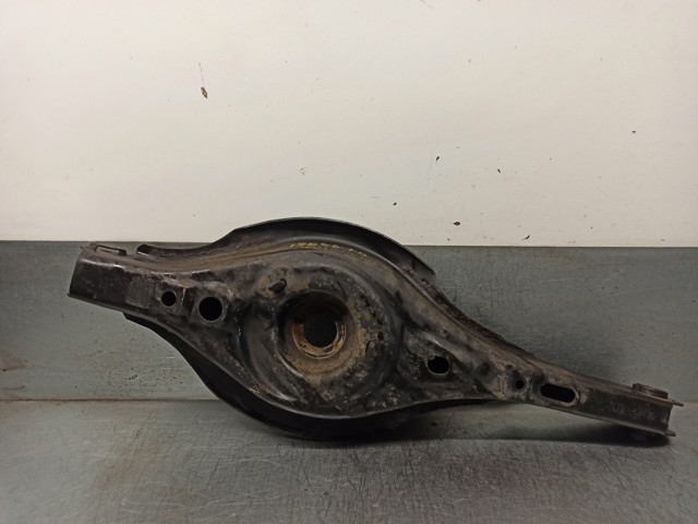 Braço oscilante inferior direito de suspensão traseira KD3528300 MAZDA