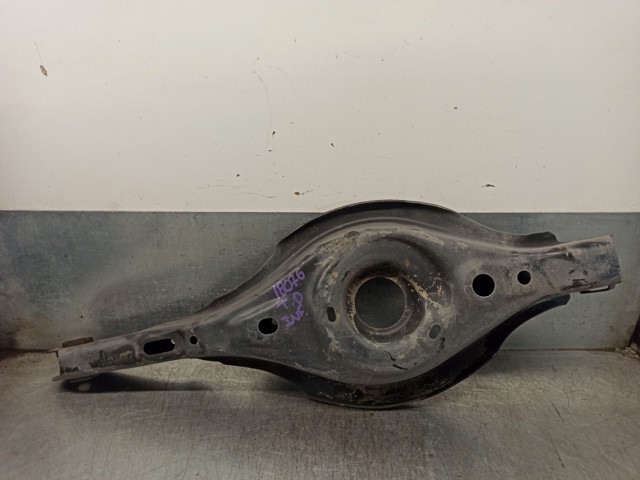 Braço oscilante inferior direito de suspensão traseira KD3528300 MAZDA