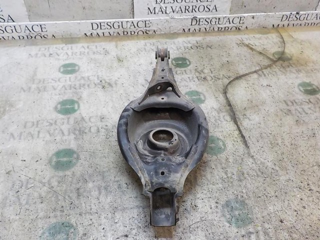 Braço oscilante inferior direito de suspensão traseira KD3528300 MAZDA