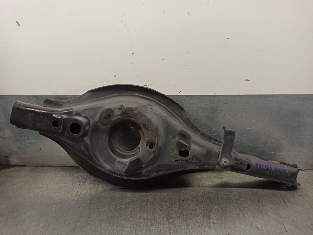 Braço oscilante inferior esquerdo de suspensão traseira KD3528350 MAZDA