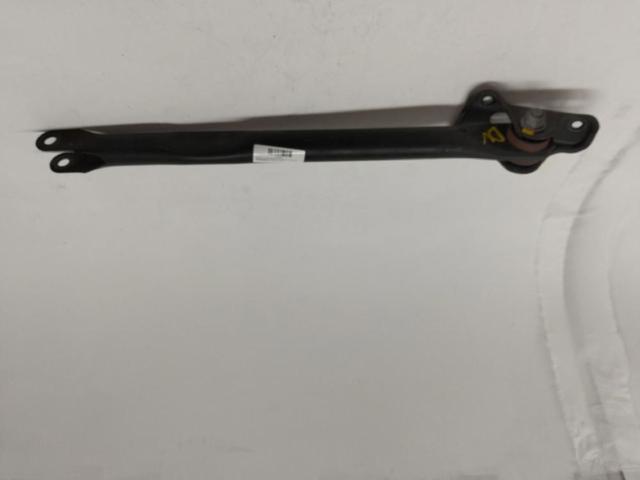 Braço oscilante (tração) longitudinal inferior esquerdo de suspensão traseira LR001176 LAND ROVER