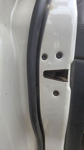 Fecho da porta dianteira esquerda LR011280 LAND ROVER