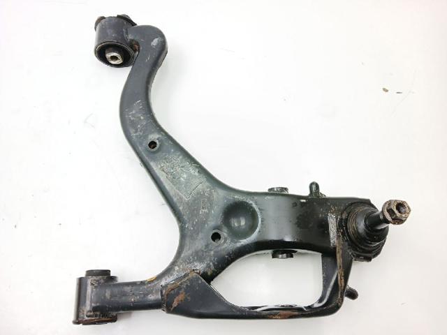 Braço oscilante inferior direito de suspensão dianteira LR014136 LAND ROVER