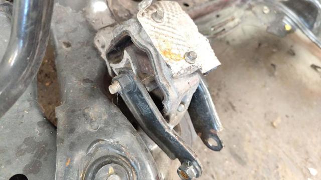 Coxim (suporte) inferior de motor LR039527 LAND ROVER