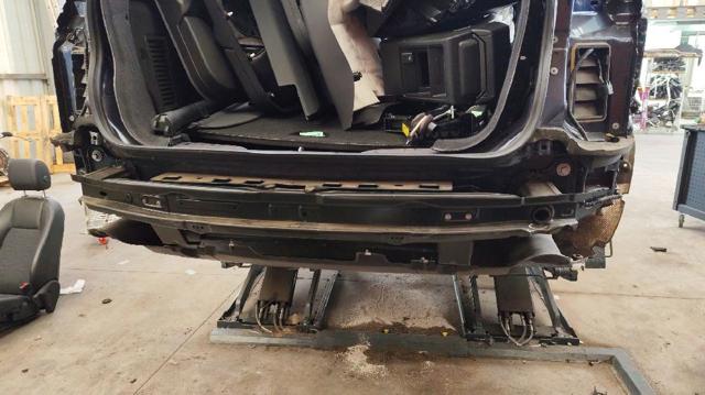 Reforçador do pára-choque traseiro LR059014 LAND ROVER