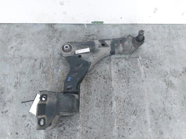 Braço oscilante inferior direito de suspensão dianteira LR060046 LAND ROVER